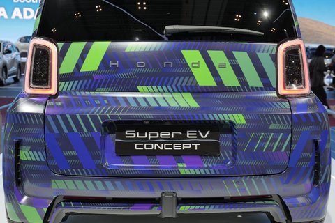GIIAS 2025: Super EV Concept Tunjukkan Masa Depan Mobil Listrik ala Honda, 1. Super EV Concept: Simbol Komitmen Global Honda untuk Era Listrik, 2. Desain Ringkas, Kabin Lapang: Filosofi “Man Maximum, Machine Minimum”, 3. Tampil Perdana di Asia, Sebelumnya Unjuk Gigi di Inggris, 4. Energi Segar dari Asia: Grafis Kamuflase yang Sarat Makna, 5. Saksikan Langsung di Booth Honda Hall 5C, ICE BSD