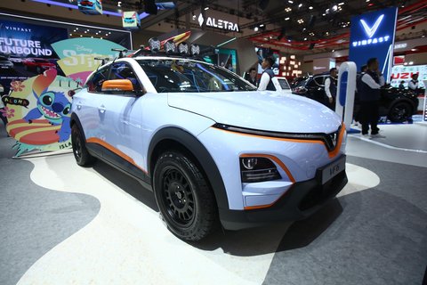 Mengurai Portofolio VinFast, Revolusi Ekosistem Holistik yang Mengubah Gaya Hidup Mobilitas EV, Diversifikasi Produk VinFast, Demokratisasi Mobilitas Setiap Segmen, Lokalisasi VinFast di Subang, Momentum Percepatan Adaptasi Elektrifikasi, Infrastruktur V-GREEN, Solusi Tepat Kikis Range Anxiety, Jaringan Dealer yang Ekspansif untuk Semua Wilayah Indonesia, Arsitektur Ekosistem VinFast: Blueprint Transformasi yang Nyata, Peace of Mind, Kepemilikan Tanpa Takut Harga Jual Kembali, Total Cost of Ownership untuk Investasi Jangka Panjang