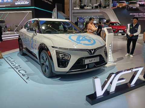 Mengurai Portofolio VinFast, Revolusi Ekosistem Holistik yang Mengubah Gaya Hidup Mobilitas EV, Diversifikasi Produk VinFast, Demokratisasi Mobilitas Setiap Segmen, Lokalisasi VinFast di Subang, Momentum Percepatan Adaptasi Elektrifikasi, Infrastruktur V-GREEN, Solusi Tepat Kikis Range Anxiety, Jaringan Dealer yang Ekspansif untuk Semua Wilayah Indonesia, Arsitektur Ekosistem VinFast: Blueprint Transformasi yang Nyata, Peace of Mind, Kepemilikan Tanpa Takut Harga Jual Kembali, Total Cost of Ownership untuk Investasi Jangka Panjang