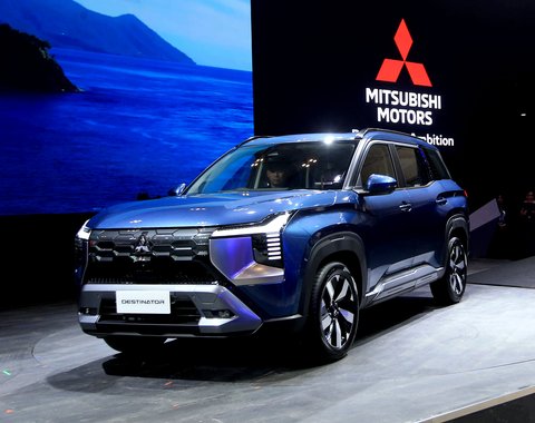 Mitsubishi Destinator, Revolusi Premium Family SUV yang Menantang Dominasi, Superioritas Teknologi yang Mengubah Standar, Kemampuan All-Terrain yang Autentik, Efisiensi Mesin dan Performa, Standar Keselamatan Kompetitif, Positioning Harga dan Value Proposition Disruptif, Analisis Kompetitif dalam Lanskap Pasar Indonesia