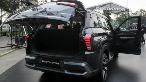 Mitsubishi Destinator, Revolusi Premium Family SUV yang Menantang Dominasi, Superioritas Teknologi yang Mengubah Standar, Kemampuan All-Terrain yang Autentik, Efisiensi Mesin dan Performa, Standar Keselamatan Kompetitif, Positioning Harga dan Value Proposition Disruptif, Analisis Kompetitif dalam Lanskap Pasar Indonesia