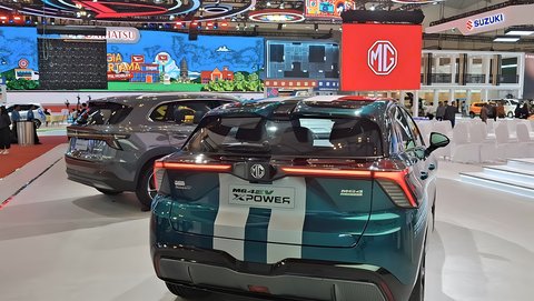 Lebih dari Sekadar Jualan Mobil, MG Tawarkan Gaya Hidup Baru di GIIAS 2025, Edisi Terbatas yang Mencuri Perhatian di GIIAS 2025, Cyberster untuk Pasar Ultra-Premium, Portofolio Lengkap, dari ICE hingga EV, Teknologi Magic Cube, Game Changer Sesungguhnya, Ekosistem Manufaktur Lokal yang Strategis, Program Penjualan yang Mengubah Permainan, MGEVC: Komunitas Sebagai Katalis Adopsi EV