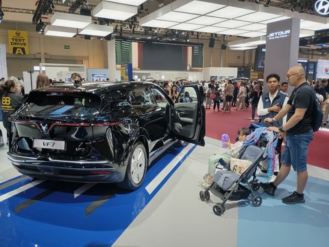 VinFast VF7 Dobrak Kendali Revolusi SUV Listrik Indonesia