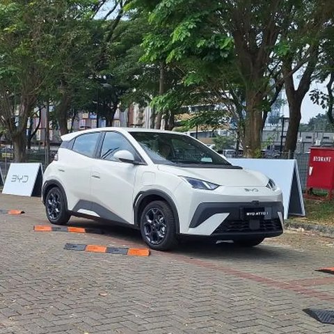 BYD Tampil Keren di GIIAS 2025, Suguhkan Mobil Listrik Canggih dan Booth Nuansa Futuristik