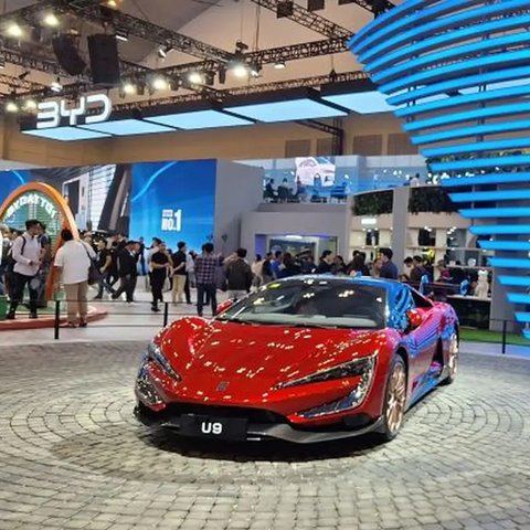 BYD Tampil Keren di GIIAS 2025, Suguhkan Mobil Listrik Canggih dan Booth Nuansa Futuristik