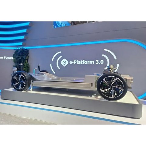 BYD Tampil Keren di GIIAS 2025, Suguhkan Mobil Listrik Canggih dan Booth Nuansa Futuristik