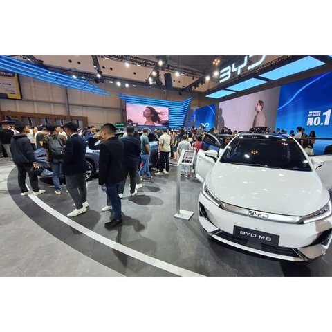 BYD Tampil Keren di GIIAS 2025, Suguhkan Mobil Listrik Canggih dan Booth Nuansa Futuristik