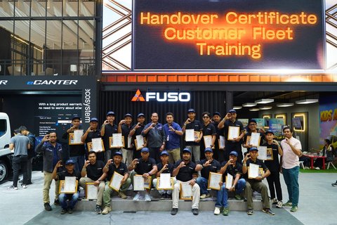Dari Overhaul hingga Telematika: Strategi Mitsubishi Fuso Cegah Risiko di Jalan, 1. Belajar Langsung Semi Overhaul dan Telematika, 2. Testimoni Peserta: Problem Solving yang Bisa Langsung Diterapkan, 3. Eksplorasi Booth Fuso &amp; Sertifikasi Kompetensi di GIIAS 2025, 4. Mitsubishi Fuso Perkuat Posisi sebagai Andalan Bisnis Sejati