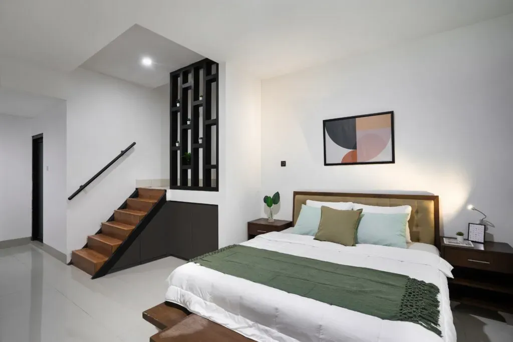 1. Cove Nara - 5 Menit ke MRT Fatmawati, 2. Cove Nine - 3 Menit ke MRT Setiabudi , 3. Cove Alto - 7 Menit ke MRT Senayan, 4. Cove Casa Panorama - 6 Menit ke MRT Fatmawati, 5. Cove Sky - 2 Menit ke MRT Cipete Raya, 6. Cove Prima - 7 Menit ke MRT Haji Nawi, 7. Cove Schone River - 8 menit ke Stasiun MRT Dukuh Atas BNI, 8. Cove Uma Terra - 15 menit ke Stasiun MRT Haji Nawi, 9. Cove Taman - 3 menit ke Stasiun MRT Haji Nawi, 10. Cove Sixth8 - 7 menit ke Stasiun MRT Blok M BCA, 11. Cove 8 AM - 4 menit ke Stasiun MRT Haji Nawi