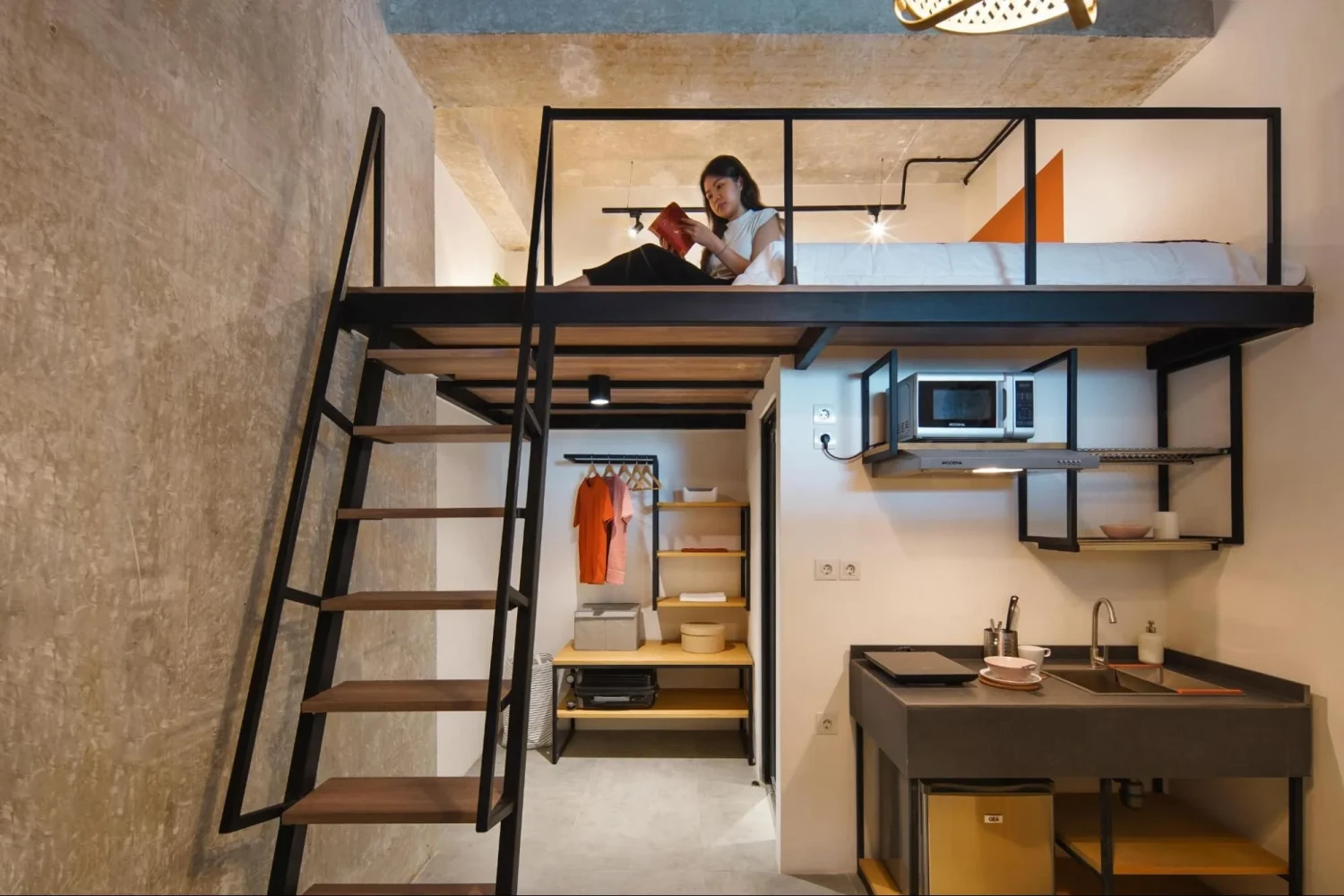 Staycation: Inilah Arti &amp; Manfaatnya!, Arti Staycation, Trend Staycation di Indonesia, Manfaat Staycation, Rekomendasi Aktivitas saat Staycation, Staycation Nyaman di Karawaci