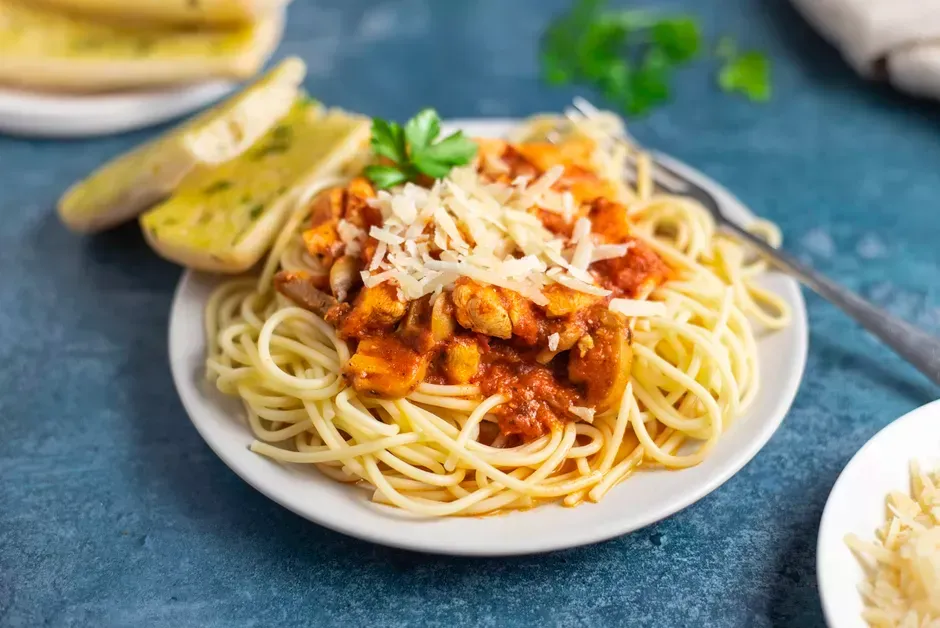 Spaghetti Bolognese, Napolitan Spaghetti, Spaghetti Brulee, Chicken Spaghetti, Spaghetti Udang, Creamy Mushroom Spaghetti, Spaghetti Carbonara, Tuna Aglio Olio, Spaghetti Tom Yum, Spaghetti Alfredo, Kost Lengkap dengan Dapur Pribadi