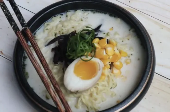 1. Mie Instan Ramen, 2. Mie Instan Asam Pedas, 3. Mie Instan Kuah Susu, 4. Omelet Mie, 5. Indomie Chili Oil, 6. Mie Instan Tek-Tek, 7. Mie Instan Dog-Dog