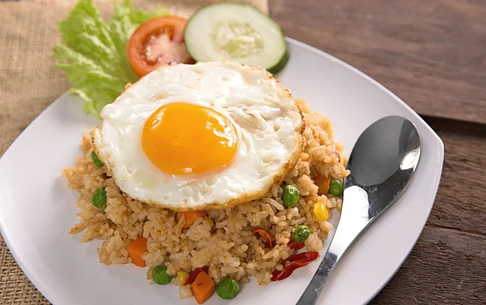 Sunny Side Up, Ati Ampela, Petai, Kimchi, Bakso atau Sosis, Saikoro Beef, Ayam, Ikan Teri, Bebek, Cove Anha Pavilion, Rekomendasi Kos untuk Kamu yang Suka Masak!