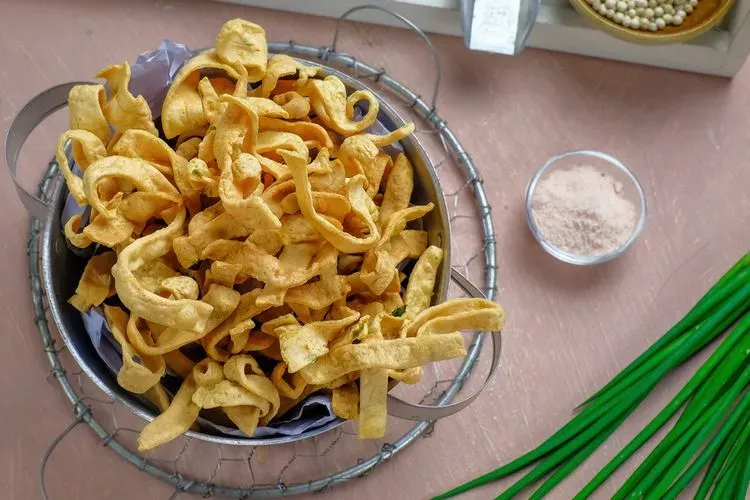 1. Stik Bawang, 2. Jamur Goreng Crispy, 3. Telur Congkel, 4. Choco Truffle, 5. Popcorn Asin, 6. Roti Gulung Sosis Keju, 7. Pisang Coklat, 8. Makaroni Keju, 9. Rujak BonCabe
