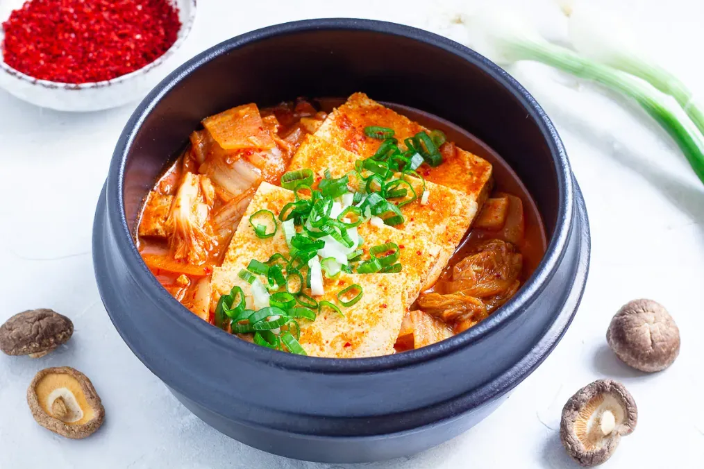 Jjajangmyeon, Maeun Dakbal, Bibimbap, Kimchi Jjigae, Dakgalbi