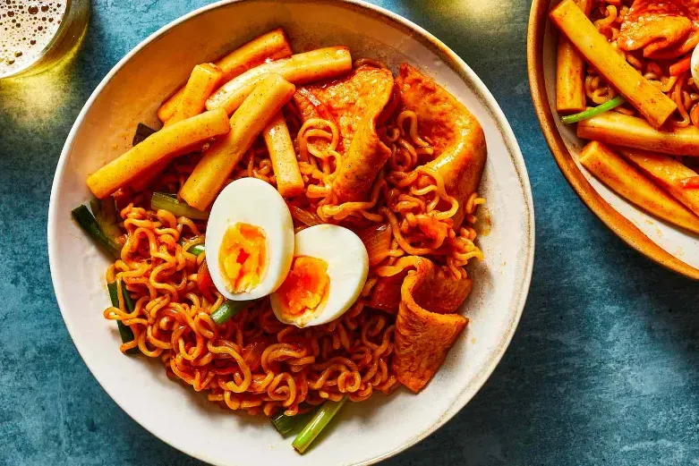Jjajangmyeon, Maeun Dakbal, Bibimbap, Kimchi Jjigae, Dakgalbi