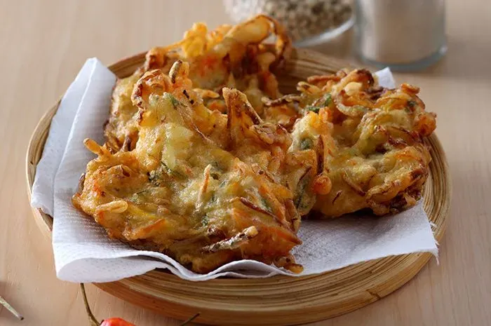 1. Stik Bawang, 2. Jamur Goreng Crispy, 3. Telur Congkel, 4. Choco Truffle, 5. Popcorn Asin, 6. Roti Gulung Sosis Keju, 7. Pisang Coklat, 8. Makaroni Keju, 9. Rujak BonCabe