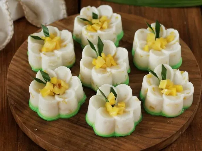 1. Stik Bawang, 2. Jamur Goreng Crispy, 3. Telur Congkel, 4. Choco Truffle, 5. Popcorn Asin, 6. Roti Gulung Sosis Keju, 7. Pisang Coklat, 8. Makaroni Keju, 9. Rujak BonCabe