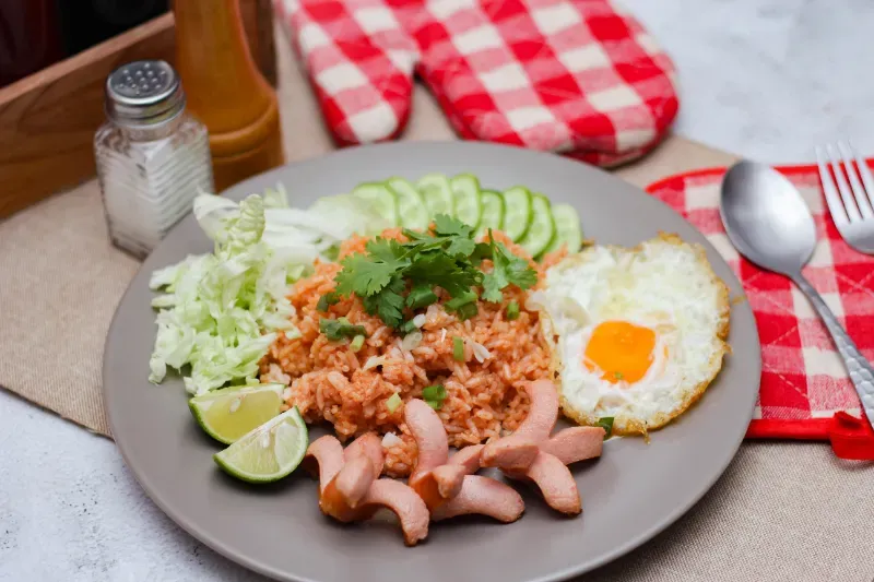 8 Resep Sarapan Praktis untuk Anak Kost, Nggak Pakai Ribet!, 1. Tumis Sosis Saus Tiram, 2. Nasi Goreng Oatmeal, 3. Bubur Sumsum, 4. Roti Tawar Goreng Isi Abon, 5. Tumis Brokoli Baby Potato, 6. Telur Orak-Arik Daun Kol, 7. Pancake Teflon, 8. Chicken Wrap