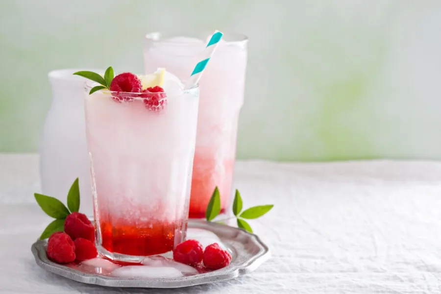 8 Minuman Takjil Buka Puasa, Sederhana dan Segar!, Es Timun Jeruk Nipis, Cincau Milk Tea, Es Semangka Susu, Es Kopyor Agar-agar, Mojito Leci, Sop Buah, Es Kuwut, Es Timun Suri