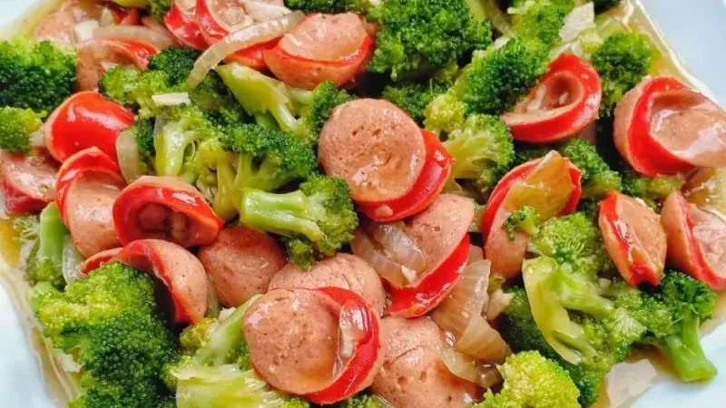 1. Tumis Brokoli Sosis, 2. Telur Ceplok Saus Tiram, 3. Tumis Pakcoy Bawang Putih, 4. Soun Goreng Cabai Hijau, 5. Mie Nyemek Original, 6. Nasi Goreng Mentega, 7.  Tempe Orek Basah, 8. Kwetiau Goreng Telur, 9. Udang Asam Manis, 10. Tahu Kecap