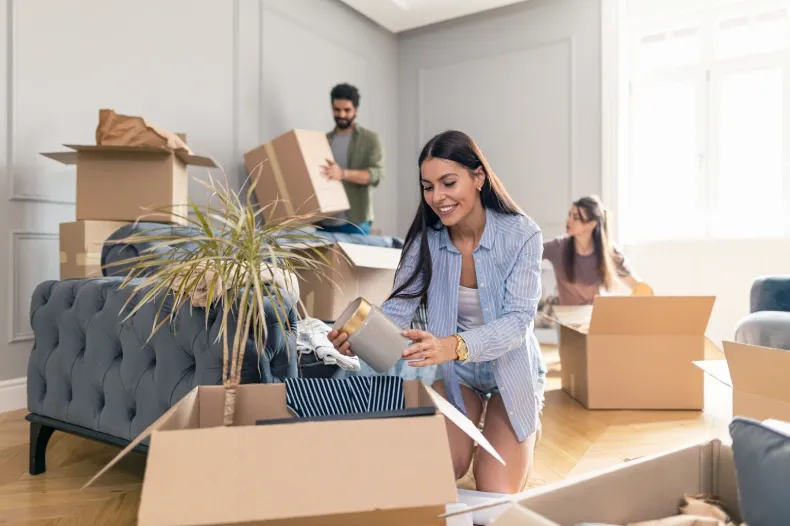 1. Cari dan Survey Kost Pengganti, 2. Buat List Barang-Barang yang Dipindah, 3. Buang/Sumbangkan Barang Tak Terpakai, 4. Kemas Baju dan Alat Mandi di Koper, 5. Packing Barang dengan Kardus, 6. Cari Jasa Angkut atau Pindahan, 7. Unpack Barang Segera