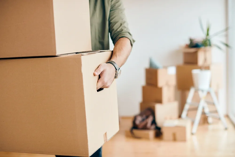 7 Tips dan Cara Pindah Kost Tanpa Pusing!, 1. Cari dan Survey Kost Pengganti, 2. Buat List Barang-Barang yang Dipindah, 3. Buang/Sumbangkan Barang Tak Terpakai, 4. Kemas Baju dan Alat Mandi di Koper, 5. Packing Barang dengan Kardus, 6. Cari Jasa Angkut atau Pindahan, 7. Unpack Barang Segera