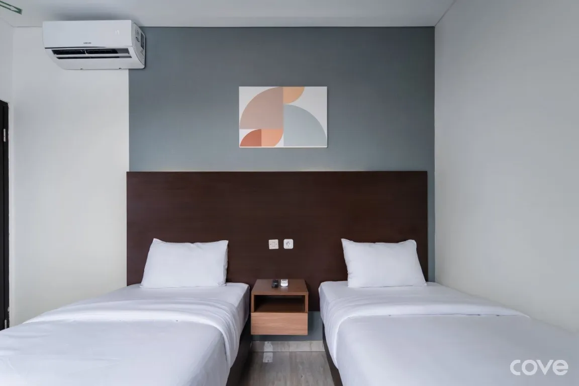 Lokasi Strategis, Kamar Nyaman untuk Istirahat, Wifi, Kamar Bersih dan Cukup Pencahayaan, Air Panas, Perlengkapan Mandi, Ruangan Serbaguna, Smart TV, Parkir Gratis, Layanan Front Office 24 Jam, Kamar Bebas Rokok