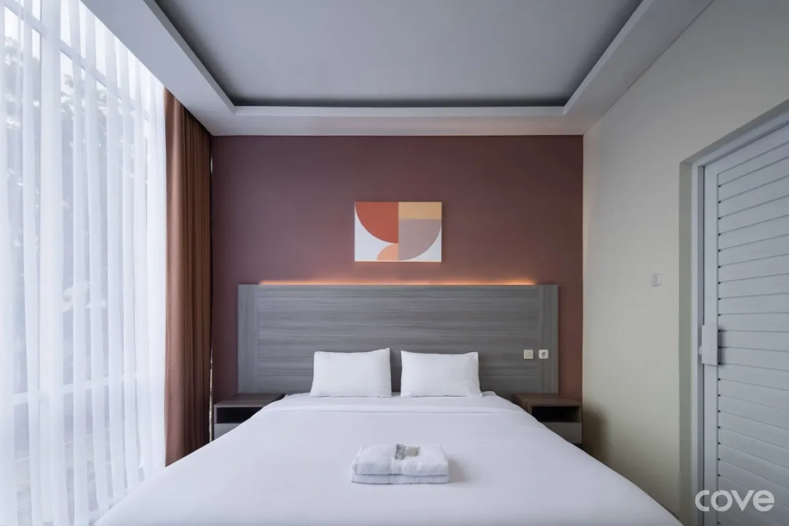 Lokasi Strategis, Kamar Nyaman untuk Istirahat, Wifi, Kamar Bersih dan Cukup Pencahayaan, Air Panas, Perlengkapan Mandi, Ruangan Serbaguna, Smart TV, Parkir Gratis, Layanan Front Office 24 Jam, Kamar Bebas Rokok