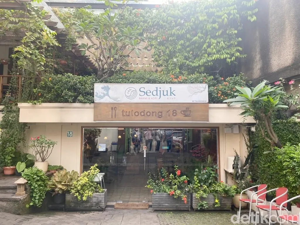 1. Yoiko Ramen 415, 2.Massilia Cucina Italiana, 3. Pagi Sore Kemang, 4. Shabu Hachi Gatot Subroto, 5. Kohai Sushi Bar, 6. Le Quartier, 7. Seribu Rasa Gunawarman, 8. Kedai Tjikini, 9. Momo Paradise, 10. GIOI, 11. Sedjuk Bakmi &amp; Kopi SCBD, 12. Mamma Rosy, 13. Sumber Asli: Kuliner Tempo Dulu, 14. Wing Lok Hongkong Dimsum Antasari, 15. Steak Lab (SLAB)