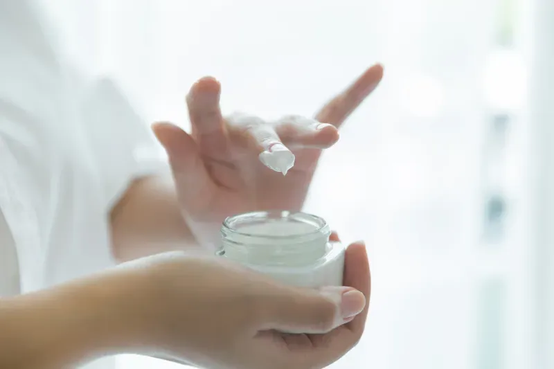 1. Pembersih Wajah, 2. Hydrating Toner, 3. Serum, 4. Pelembap, 5. Sunscreen