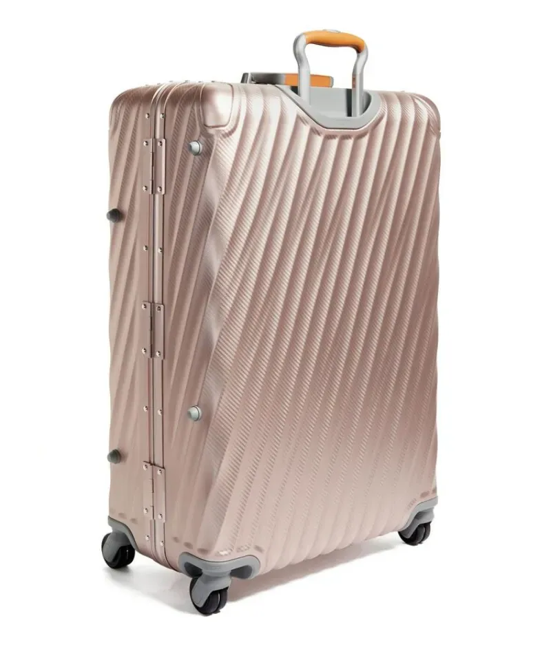 1. Samsonite, 2. American Tourister, 3. Rimowa, 4. President, 6. Delsey, 7. Lojel, 8. Kamiliant, 9. Antler, 10. Briggs & Riley, 11. Elle, 12. Airwheel, 13. Bric’s, 14. Roaming, 15. Baller