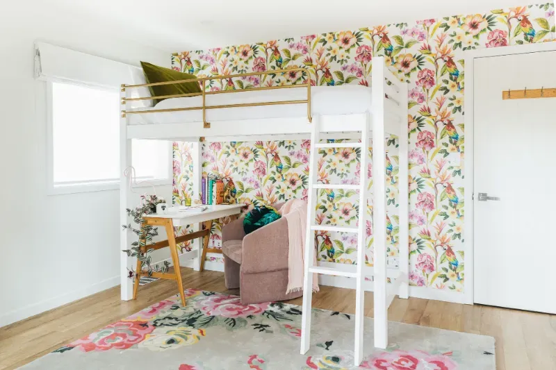 1. Kombinasi Tekstur Japandi, 2. Minimalis dengan Set Furnitur Kayu, 3. Desain Biophilic yang Dekat dengan Alam, 4. Semi Industrial yang Minimalis, 5. Penggunaan Lengkungan ala Renaisans, 6. Mural Berkonsep Tropical, 7. Tren Warna Viva Magenta, 8. Permainan Palet Earthy Tone, 9. Kamar Loteng Unsur Monokromatik, 10. Floral yang Feminin Masih Digemari