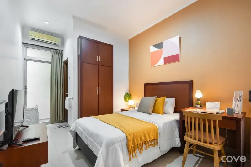 1. Kombinasi Tekstur Japandi, 2. Minimalis dengan Set Furnitur Kayu, 3. Desain Biophilic yang Dekat dengan Alam, 4. Semi Industrial yang Minimalis, 5. Penggunaan Lengkungan ala Renaisans, 6. Mural Berkonsep Tropical, 7. Tren Warna Viva Magenta, 8. Permainan Palet Earthy Tone, 9. Kamar Loteng Unsur Monokromatik, 10. Floral yang Feminin Masih Digemari