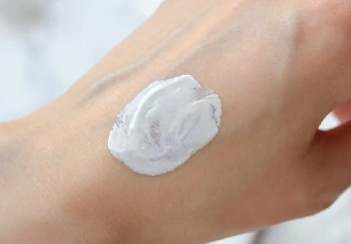 Pilih Jenis Sunscreen yang Kamu Suka, Gunakan Minimal SPF 30, Reapply Setiap 2-3 Jam Sekali, Hindari SPF di atas 50, Gunakan Sunscreen Setelah Pelembap, Gunakan Sunscreen dalam Takaran yang Cukup, Melindungi dari Radiasi UVA dan UVB, Mencegah Sunburn, Mengurangi Risiko Kanker Kulit, Mencegah Penuaan Dini, Menjaga Kulit Tetap Sehat