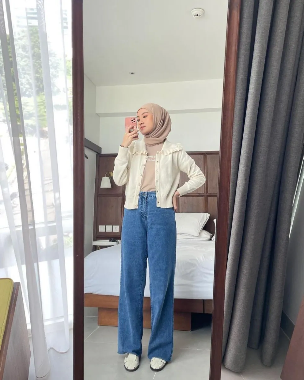 Crop Top dan Celana Pendek, Celana Panjang dan Kemeja Oversize, Jumpsuit/Overall, Summer Dress, Sweater atau Fleece, Bikini Cover , Mini Skirt dan Kaos , Celana Jeans dan Cardigan, Celana Legging dan Tanktop