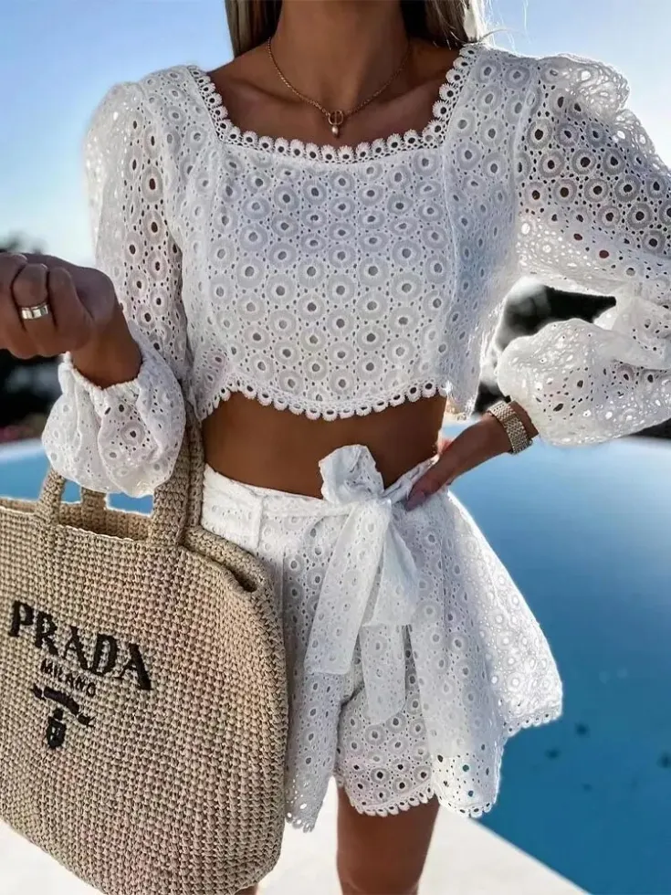 Crop Top dan Celana Pendek, Celana Panjang dan Kemeja Oversize, Jumpsuit/Overall, Summer Dress, Sweater atau Fleece, Bikini Cover , Mini Skirt dan Kaos , Celana Jeans dan Cardigan, Celana Legging dan Tanktop