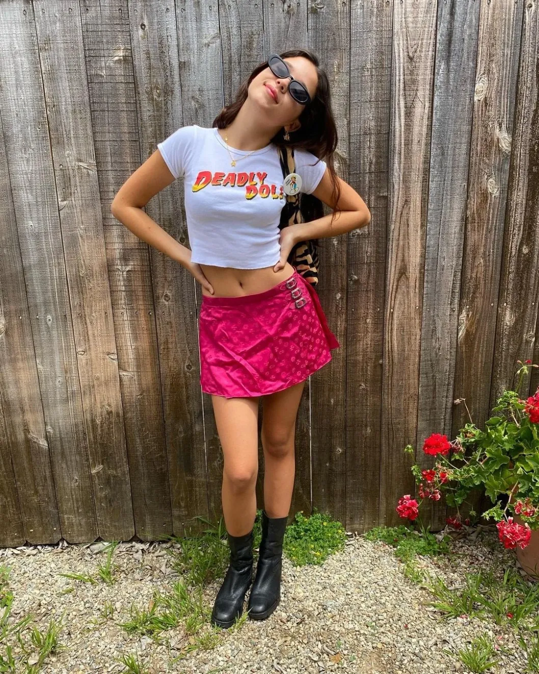 Crop Top dan Celana Pendek, Celana Panjang dan Kemeja Oversize, Jumpsuit/Overall, Summer Dress, Sweater atau Fleece, Bikini Cover , Mini Skirt dan Kaos , Celana Jeans dan Cardigan, Celana Legging dan Tanktop