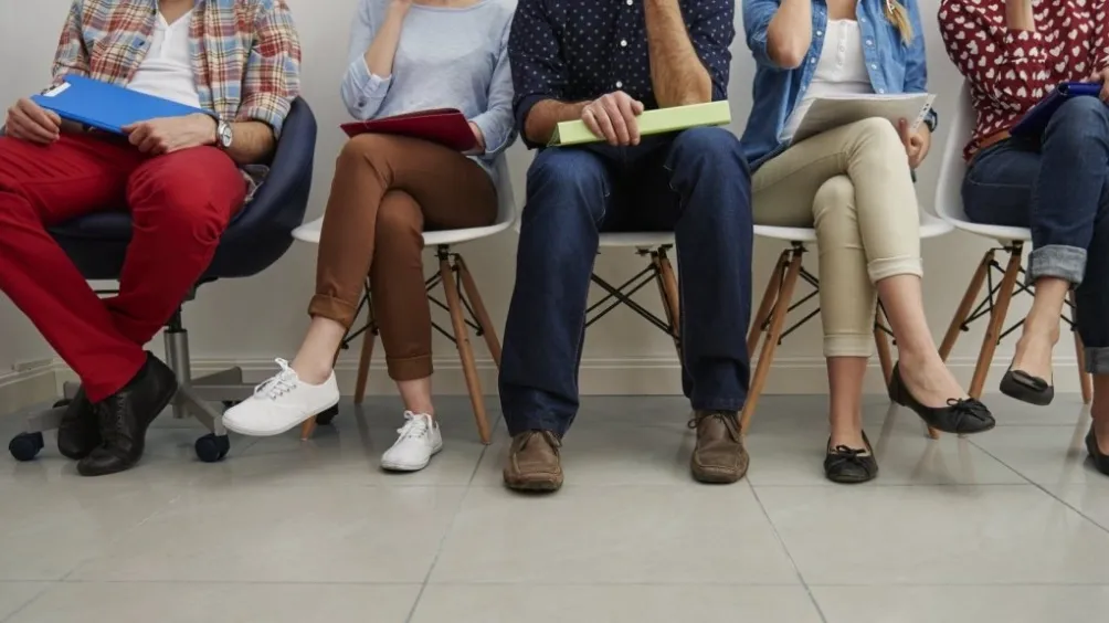 Ceritakan Tentang Diri Kamu, Apa Motivasi Kamu Melamar Pekerjaan Ini?, Kenapa Kamu Memutuskan Resign dari Kantor Sebelumnya?, Apa Kekuatan dan Kelemahan Kamu?, Sebutkan Prestasi Terbesar Kamu di Pekerjaan Sebelumnya, Berapa Gaji yang Kamu Harapkan?, Apa Rencanamu 3 Hingga 5 Tahun ke Depan?, Apa Pendekatan Kamu dalam Bekerja dalam Tim?, Bagaimana Kamu Menghadapi Tekanan dan Deadline?, Apakah Ada Pertanyaan untuk HR?