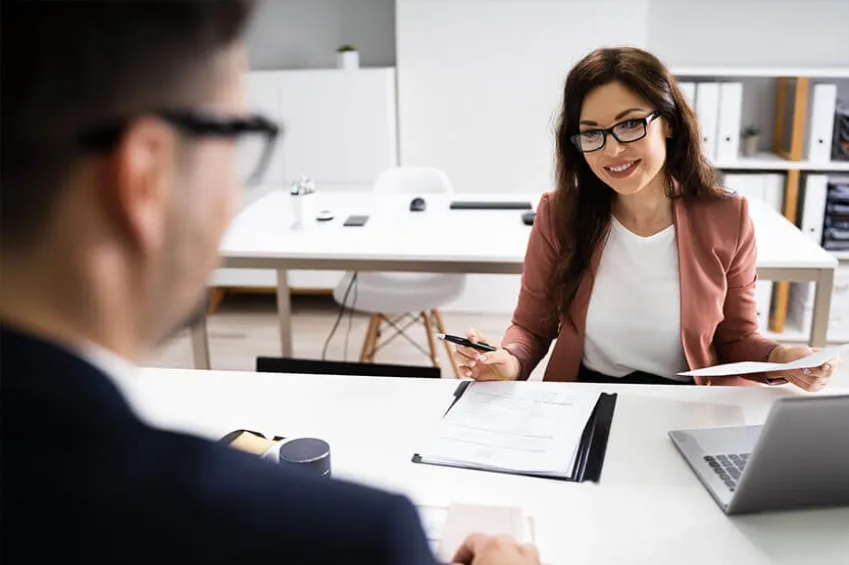 Ceritakan Tentang Diri Kamu, Apa Motivasi Kamu Melamar Pekerjaan Ini?, Kenapa Kamu Memutuskan Resign dari Kantor Sebelumnya?, Apa Kekuatan dan Kelemahan Kamu?, Sebutkan Prestasi Terbesar Kamu di Pekerjaan Sebelumnya, Berapa Gaji yang Kamu Harapkan?, Apa Rencanamu 3 Hingga 5 Tahun ke Depan?, Apa Pendekatan Kamu dalam Bekerja dalam Tim?, Bagaimana Kamu Menghadapi Tekanan dan Deadline?, Apakah Ada Pertanyaan untuk HR?
