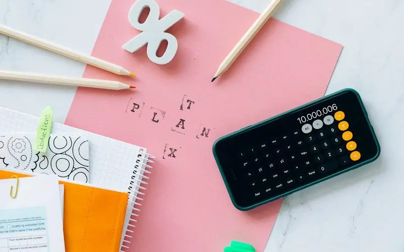 Budgeting Adalah: Pengertian, Manfaat, Langkah, 9 Tips, dan Contohnya, 1. Tentukan dan persiapkan budget, 2. Pertimbangkan jarak kost ke tempat kerja/kampus, 3. Pertimbangkan lokasi dan kemudahan akses, 4. Pertimbangkan fasilitas kost, 5. Keamanan kost, 6. Pertimbangkan kenyamanan dan lingkungan di sekitar kost, 7. Cek ukuran kamar kost, 8. Perhatikan aturan-aturan yang dimiliki kost, 9. Sesuaikan peraturan kost dengan ritme aktivitas kamu, 10. Cek review atau ulasan kost