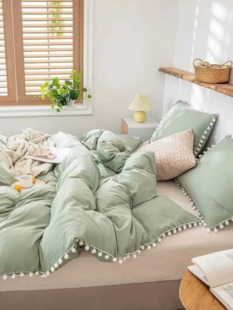 1. Penuhi Area Dinding dengan Karya Seni, 2. Sentuhan Elegan dengan Cermin Lantai, 3. Gunakan Rak Susun Kayu, 4. Artwork Sebagai Vocal Point, 5. Desain Japandi yang Stylish, 6. Area Balkon yang Nyaman, 7. Gaya Boho dan Tumbuhan Hijau, 8. Aksen Panel Kayu, 9. Skema Warna Cokelat, 10. Permainan Pola, 11. Jendela Besar Berestetika Klasik, 12. Bean Bag untuk Bersantai, 13. Elegansi Gaya New York Klasik, 14. Kasur Lantai Bertema Serba Putih, 15. Harmonisasi Warna Pastel