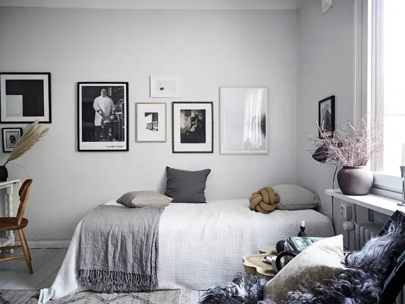 1. Penuhi Area Dinding dengan Karya Seni, 2. Sentuhan Elegan dengan Cermin Lantai, 3. Gunakan Rak Susun Kayu, 4. Artwork Sebagai Vocal Point, 5. Desain Japandi yang Stylish, 6. Area Balkon yang Nyaman, 7. Gaya Boho dan Tumbuhan Hijau, 8. Aksen Panel Kayu, 9. Skema Warna Cokelat, 10. Permainan Pola, 11. Jendela Besar Berestetika Klasik, 12. Bean Bag untuk Bersantai, 13. Elegansi Gaya New York Klasik, 14. Kasur Lantai Bertema Serba Putih, 15. Harmonisasi Warna Pastel