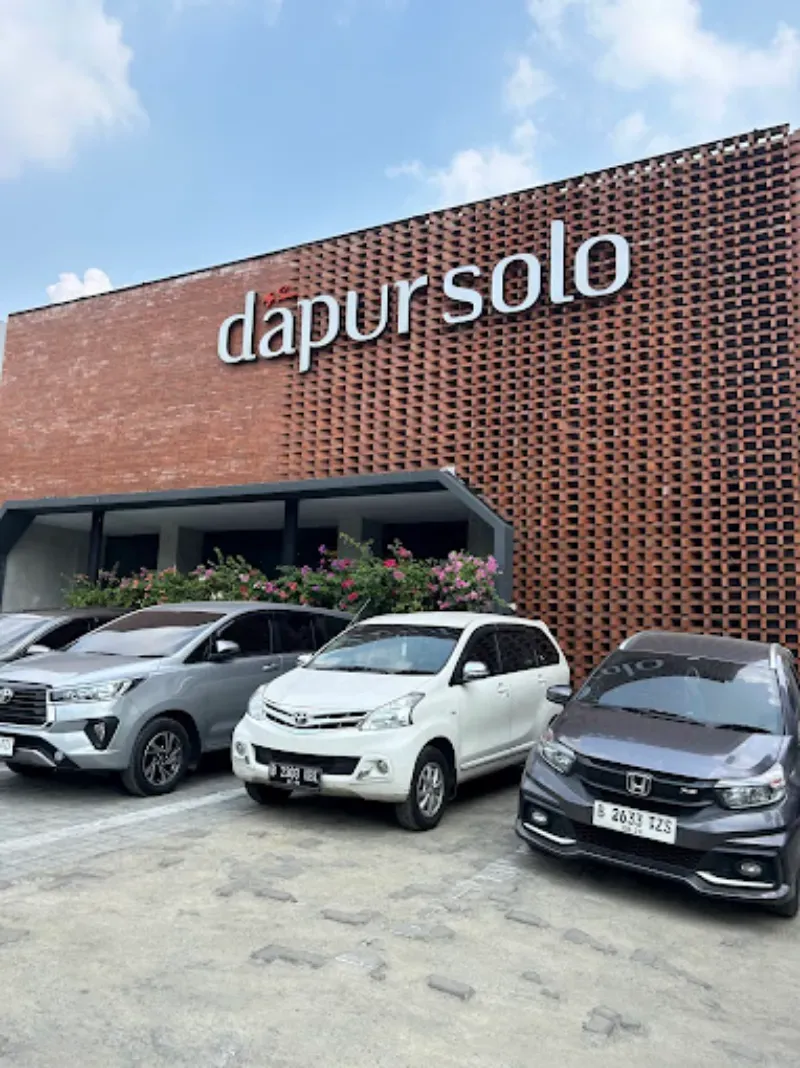 1. Walungan Rasa, 2. Seatap, 3. Bilik Bamboo Resto, 4. Mbience Garden Bistro, 5. OZ Lezzat, 6. Dapur Solo, 7. Sedjuk Bakmi & Kopi Cijantung, 8. Ajwad Resto, 9. Murame, 10. Teras Rumah Nenek
