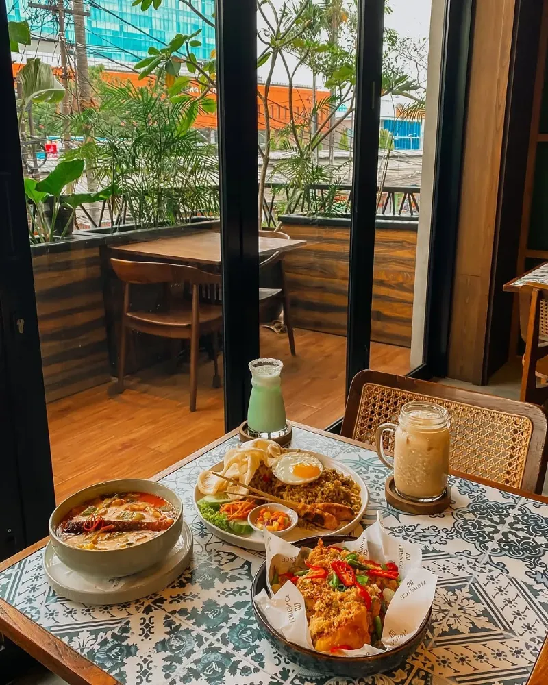 1. Walungan Rasa, 2. Seatap, 3. Bilik Bamboo Resto, 4. Mbience Garden Bistro, 5. OZ Lezzat, 6. Dapur Solo, 7. Sedjuk Bakmi & Kopi Cijantung, 8. Ajwad Resto, 9. Murame, 10. Teras Rumah Nenek