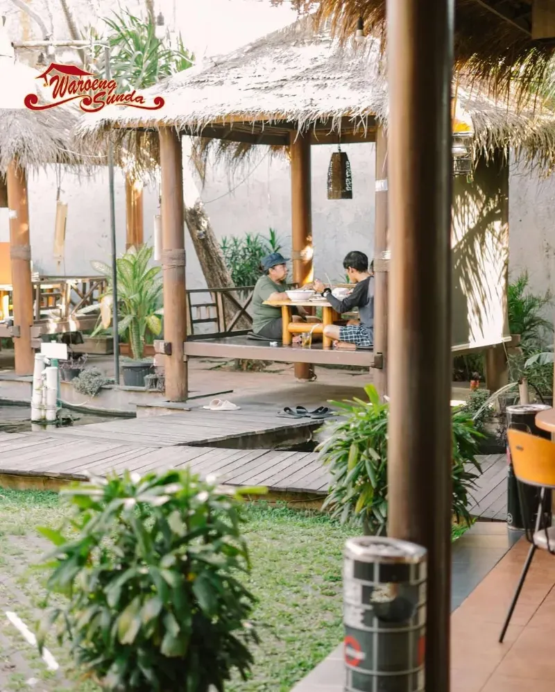 1. Jalarasa, 2. Rocca Osteria, 3. Villa Capri, 4. Rumah Makan Jati, 5. Waroeng Sunda, 6. Hiyoko 2.0, 7. Umatis, 8. Aneka Seafood 38, 9. Sale Restaurant, 10. Intro Jazz Bistro