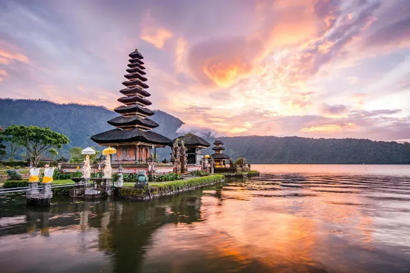 1. Danau Batur, 2. Danau Beratan, 3. Danau Buyan, 4. Danau Tamblingan