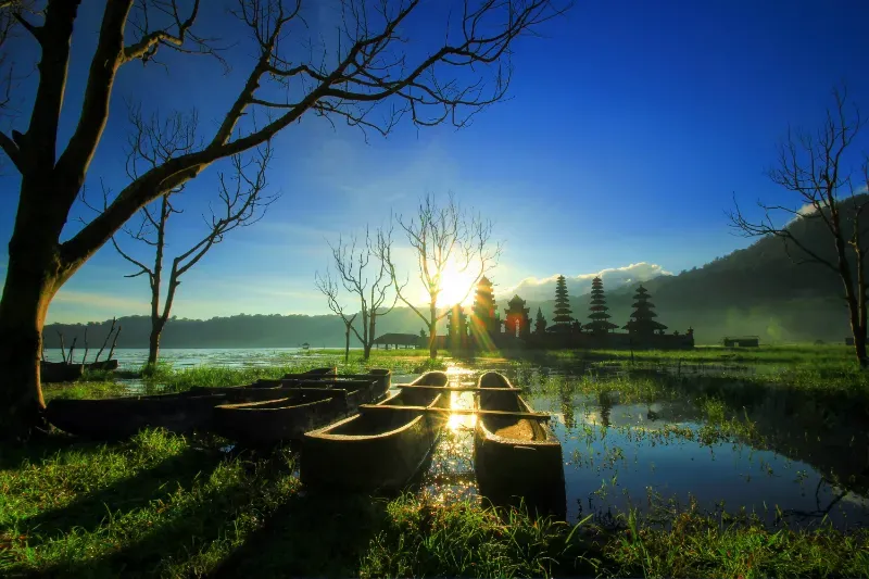 1. Danau Batur, 2. Danau Beratan, 3. Danau Buyan, 4. Danau Tamblingan