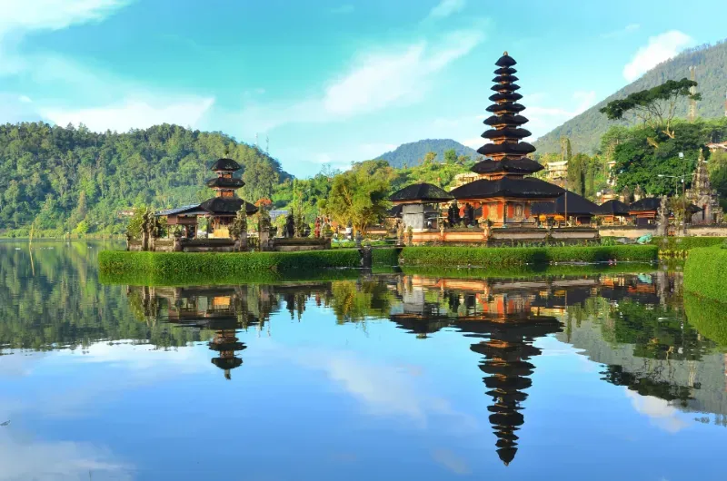 4 Danau di Bali yang Jadi Spot Wisata Paling Memikat, 1. Danau Batur, 2. Danau Beratan, 3. Danau Buyan, 4. Danau Tamblingan
