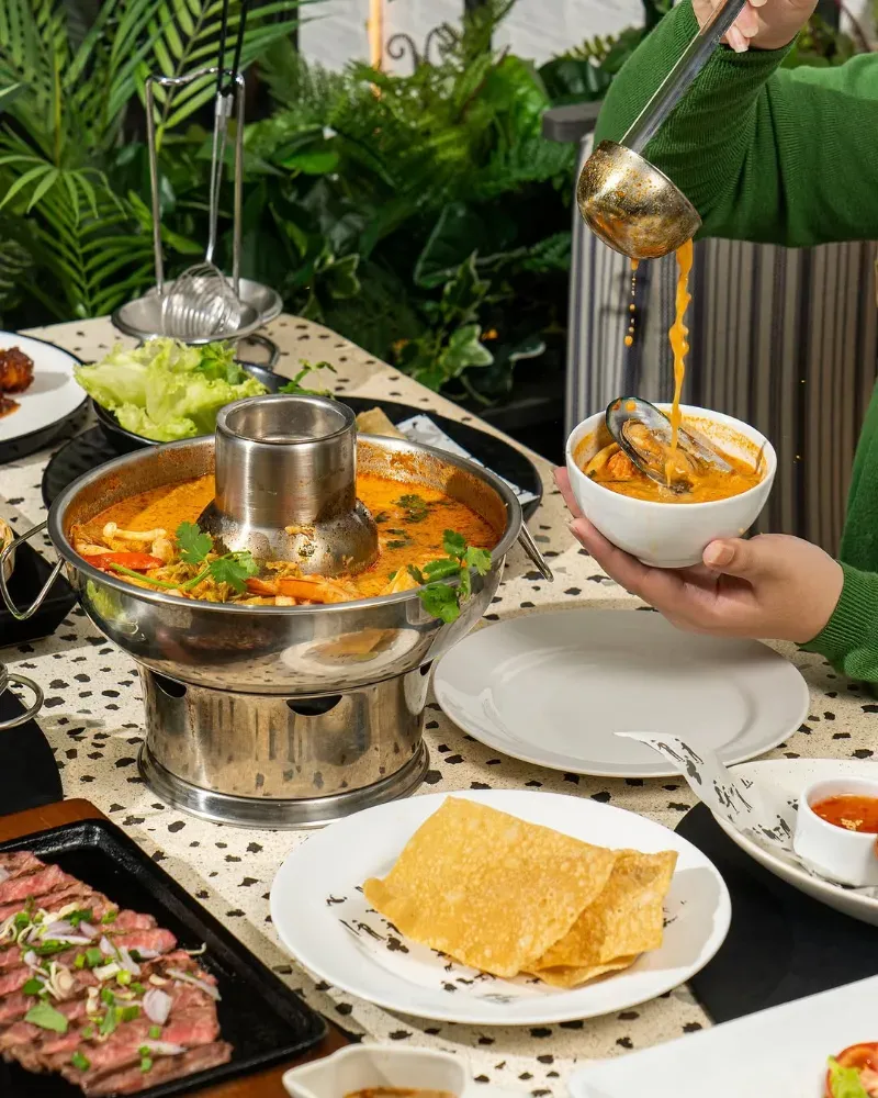 1. AROEM, 2. Karose Bistro , 3. Cibiuk Resto, 4. SAMEDJA, 5. Amanaia, 6. Waroeng Sambal Bakar, 7. Seribu Rasa, 8. Makan Bawah Pohon, 9. Maison Tatsuya, 10. Greyhound Cafe